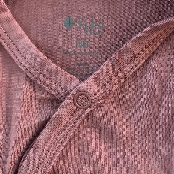 NWT Kyte baby bundler mulberry gown size newborn - Picture 3 of 4